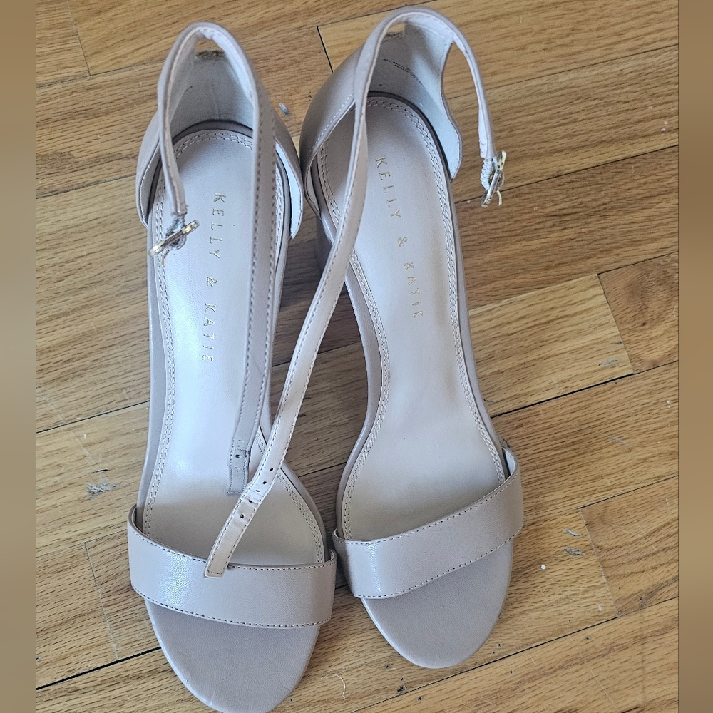Kelly & Katie Women's Tan Heel Sandals